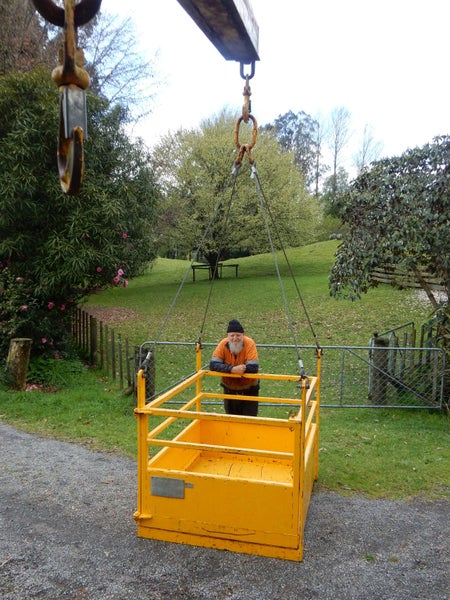 Crane lift cage heavy duty, 872KG hoisting load certified. Carousel 1