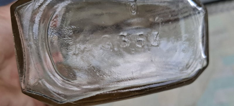 Collectible gin bottle - Lanoma Dry Gin with stopper and label - 40s / 50s Carousel 10