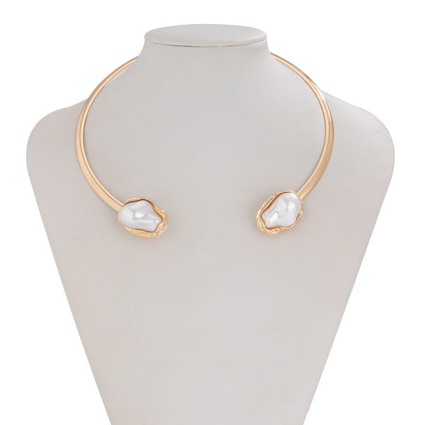 Baroque Pearl Gold Choker – Elegant and Unique Statement Jewelry Carousel 2
