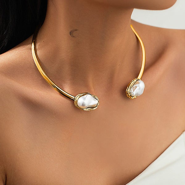 Baroque Pearl Gold Choker – Elegant and Unique Statement Jewelry Carousel 1