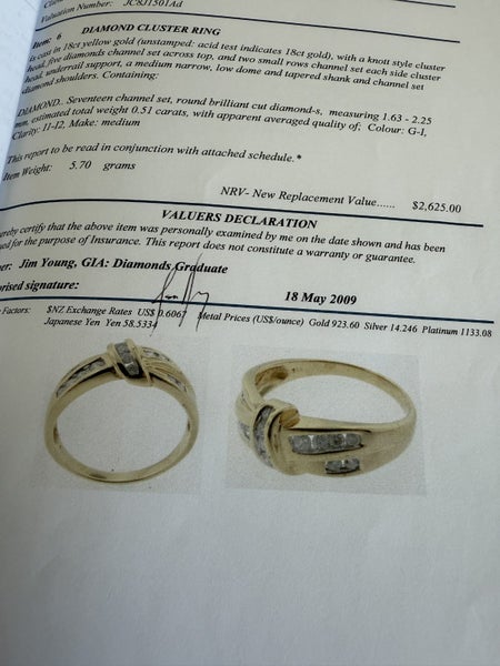 18CT GOLD AND DIAMOND RING Carousel 2