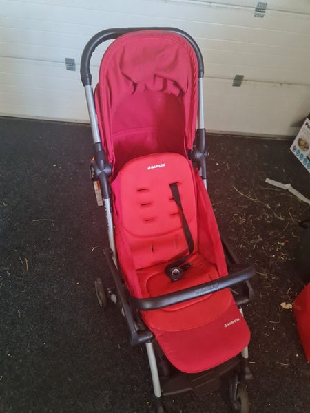 Maxi cozi stroller- one strap missing Carousel 1