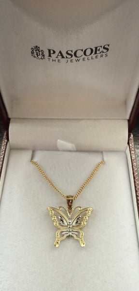 9ct Gold Butterfly pendant on chain - New in box Carousel 1