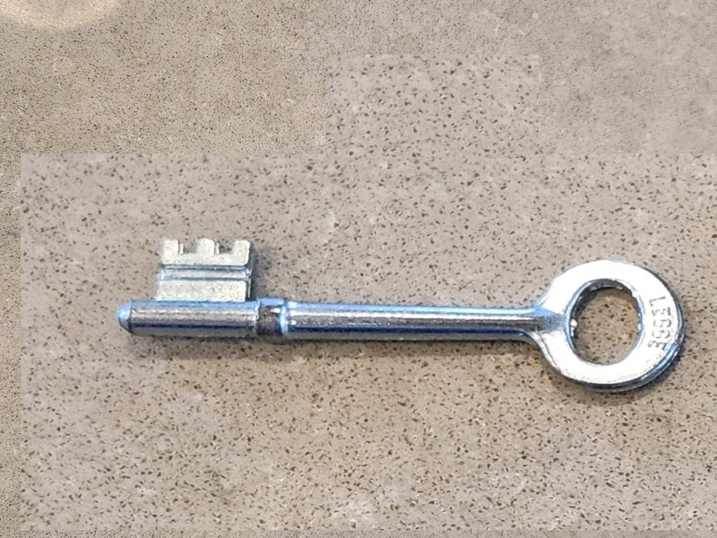 Legge Key - You are bidding on 1 x R5 Carousel 1