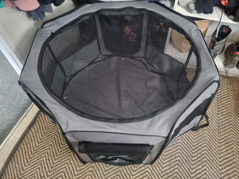 Dog Play pen. Carousel 1
