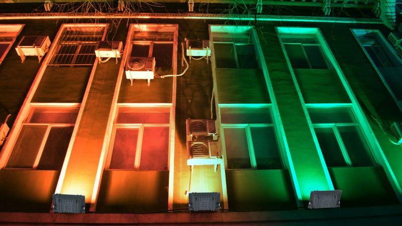 Variable colours and white solar flood light with R/C and phone app. 772Lm #953 Carousel 9