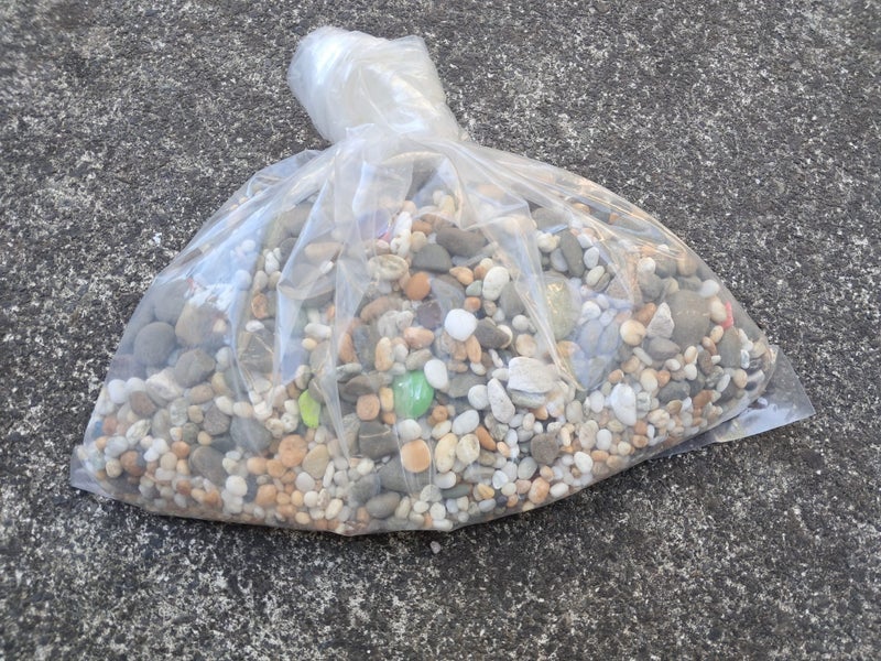Mixed gem Gravel for fish (2kg) Carousel 1