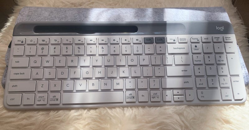 *******Logitech wireless keyboard as new******* Carousel 1