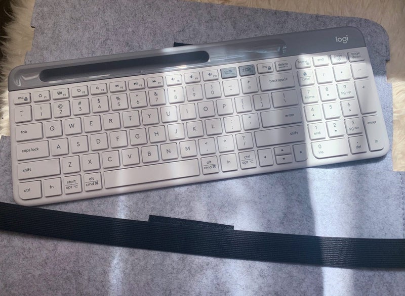 *******Logitech wireless keyboard as new******* Carousel 2