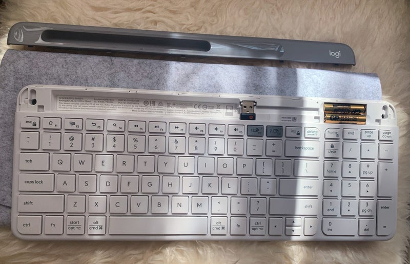 *******Logitech wireless keyboard as new******* Carousel 5