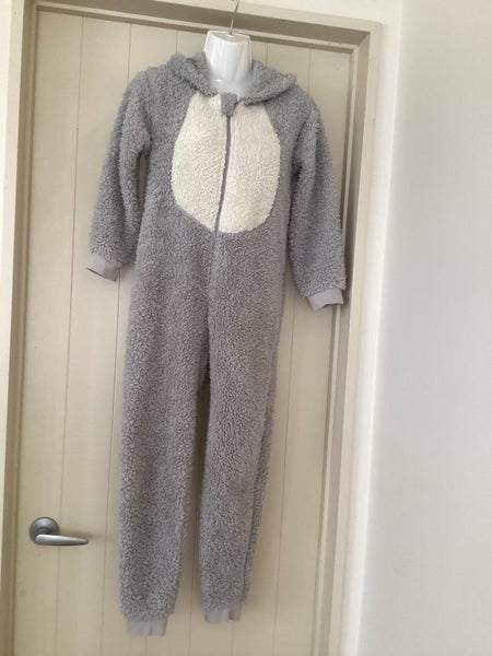 Fluffy onese, size 10 kids Carousel 1