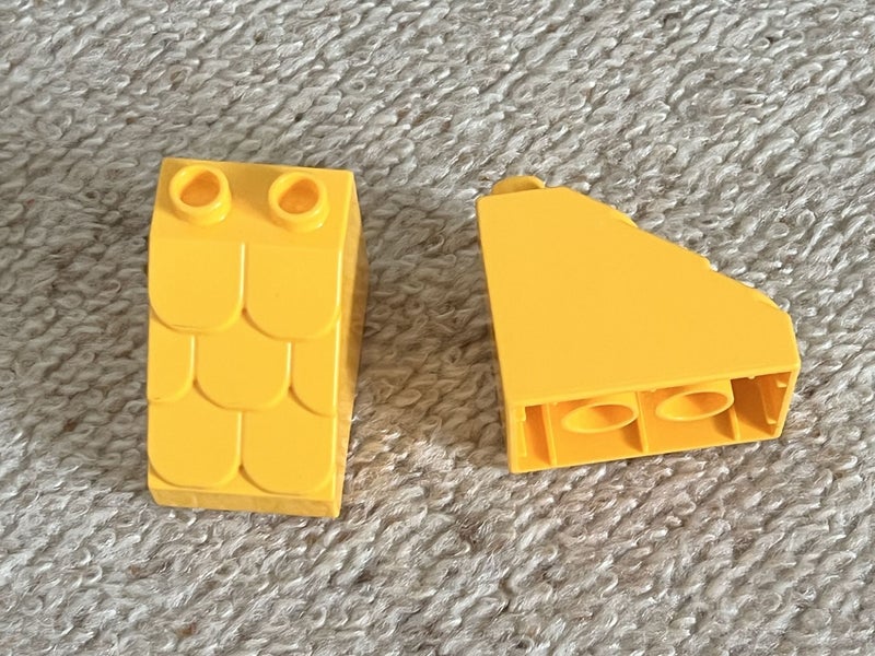 LEGO DUPLO® - 2 bright yellow roof Carousel 2