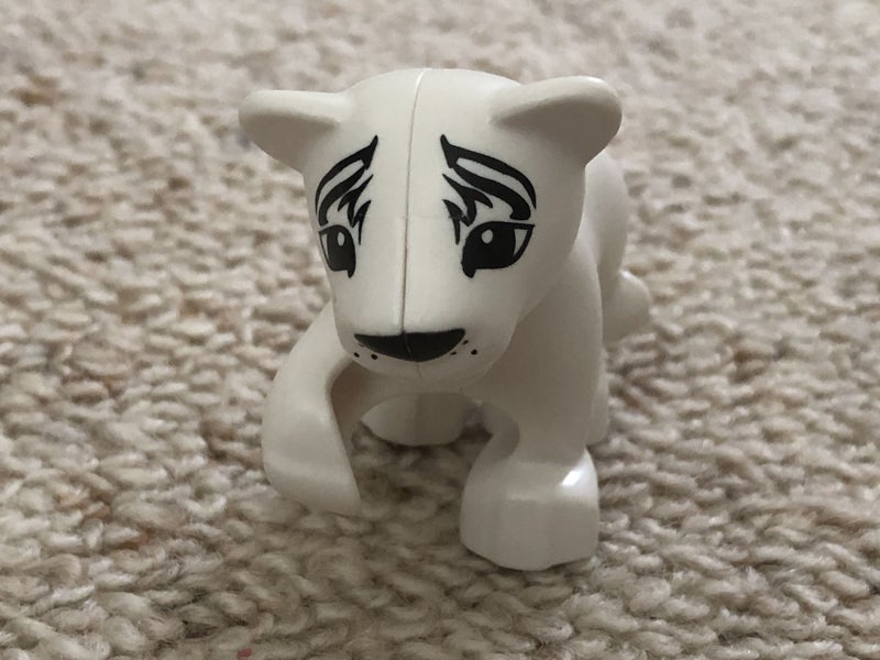 LEGO DUPLO® - Tiger Cub Raised Paw Carousel 1
