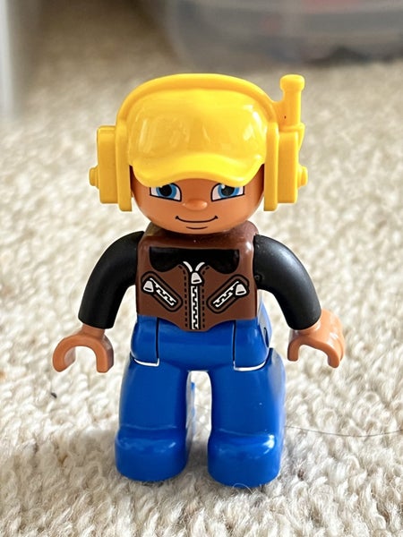LEGO DUPLO® -1 Figure Ville, Male, yellow caps with headset Carousel 1