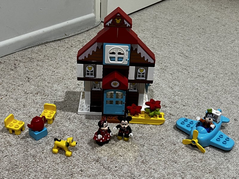 LEGO DUPLO® - Mickey's Vacation House 10889 Carousel 1