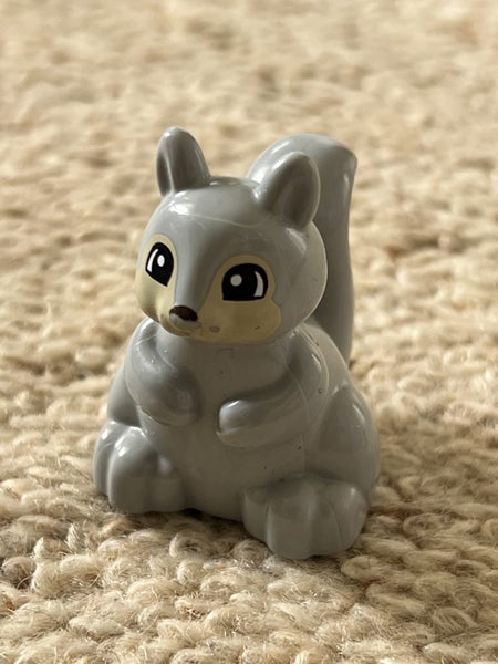 LEGO DUPLO® - Squirrel with Black and Lime Eyes Pattern Carousel 1