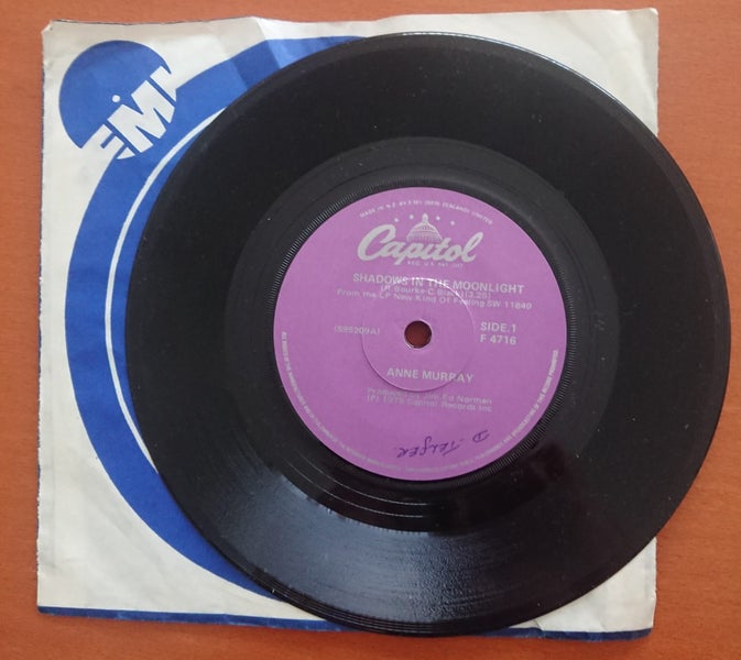 ANNE MURRAY "SHADOWS IN THE MOONLIGHT/YUCATAN CAFE" Carousel 1