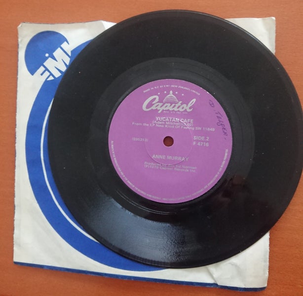ANNE MURRAY "SHADOWS IN THE MOONLIGHT/YUCATAN CAFE" Carousel 2