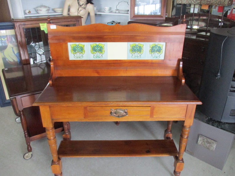 2650 VINTAGE TILE BACK WASH STAND Carousel 1