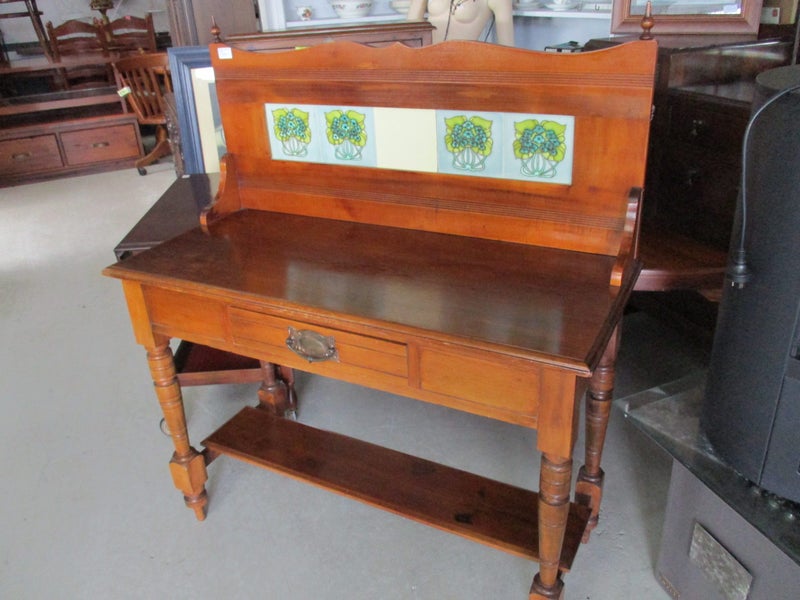 2650 VINTAGE TILE BACK WASH STAND Carousel 2