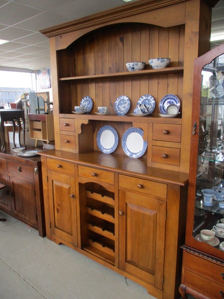 2662 LARGE COUNTRY LOOK SIDEBOARD/BUFFET Carousel 1
