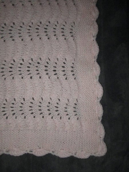 Baby pink and white Feather and Fans baby shawl/blanket 4 ply wool** Carousel 2