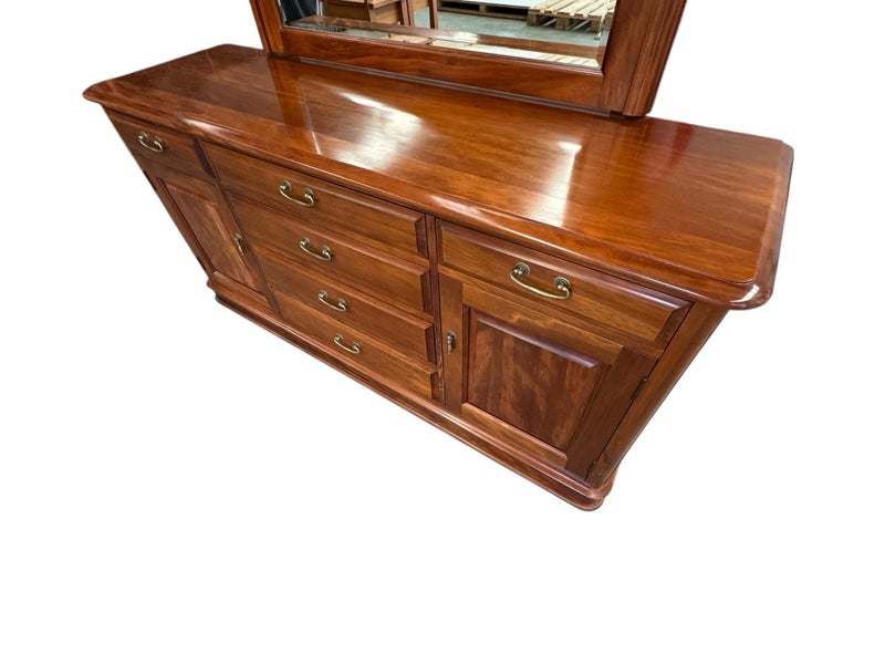 Exceptional quality Davies kauri dressing table with mirror - FULLY RESTORED Carousel 2