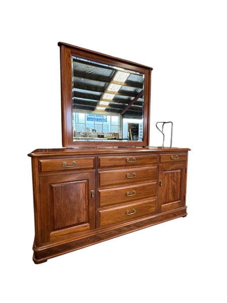 Exceptional quality Davies kauri dressing table with mirror - FULLY RESTORED Carousel 1