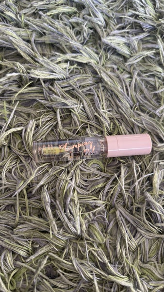 technic lip plumping oil Carousel 1