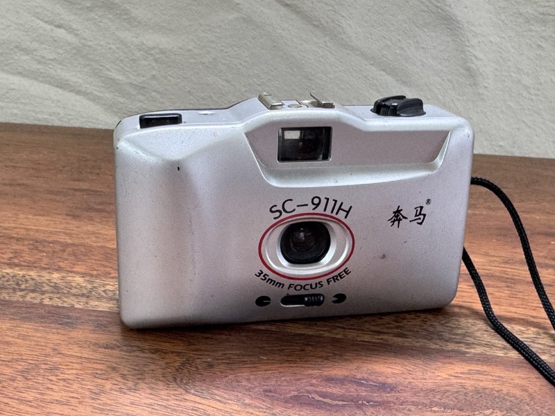 Basic 35mm film camera Carousel 1
