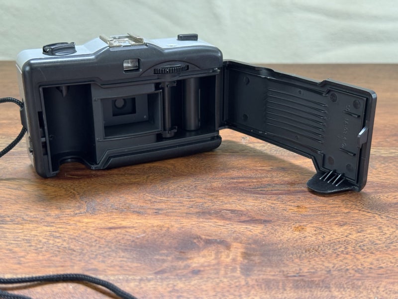 Basic 35mm film camera Carousel 2