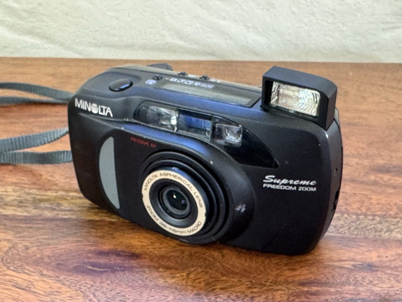 Minolta Supreme Freedom Zoom 35mm film camera Carousel 2