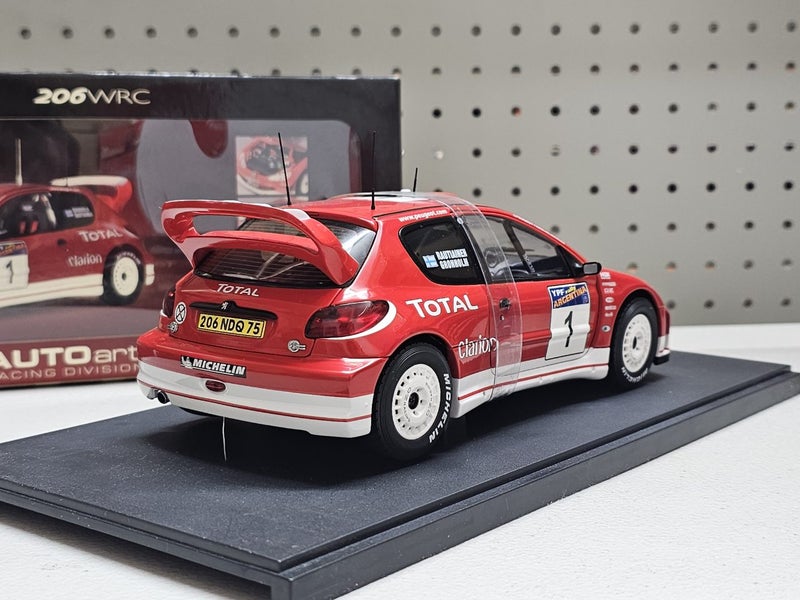 AUTOart 1/18 Peugeot 206 WRC #1 - 2003 Argentina Rally Winner Carousel 2