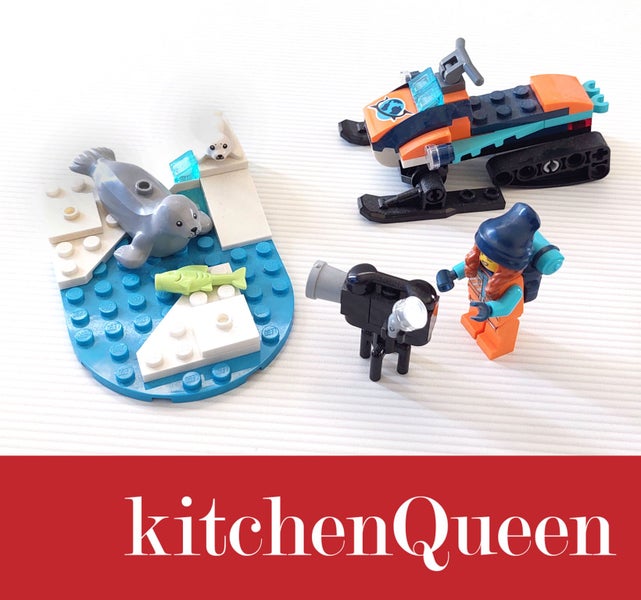LEGO CITY 60376 Arctic Explorer and Snowmobile Carousel 1