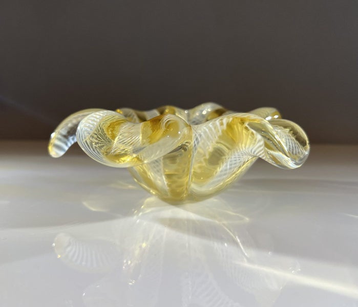 Vintage Murano Clover-Shaped Glass Bowl62865828823427111