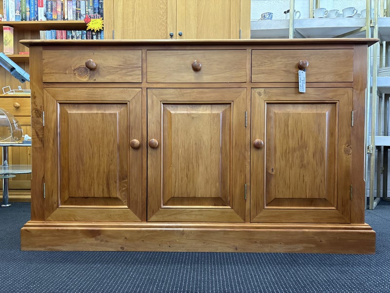 Beautiful Large Solid Rimu Kitchen Sideboard/Buffet Carousel 1