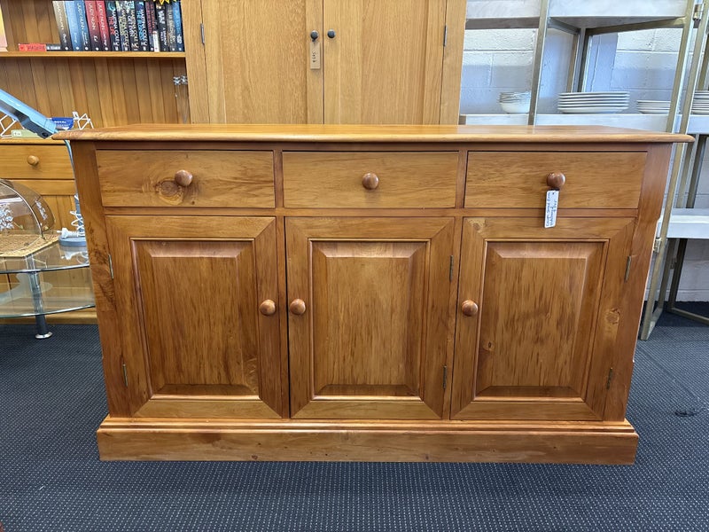 Beautiful Large Solid Rimu Kitchen Sideboard/Buffet Carousel 2