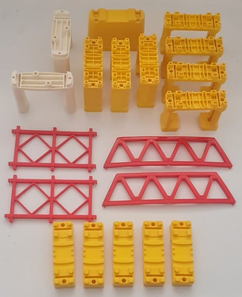 Tomy Thomas Bridge Pieces and Bridge Supports ^ Carousel 1