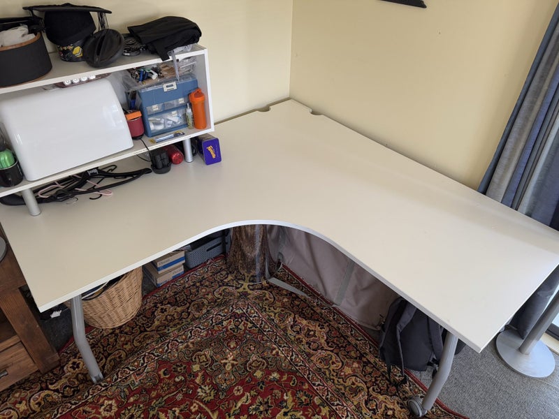 Corner Desk Carousel 1