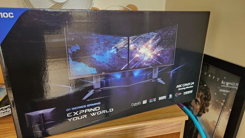 Gaming Monitor - 24" AOC, 144hz, curved Carousel 2