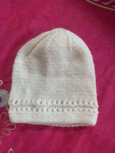 Babies white Beanie sz12 mth Carousel 1