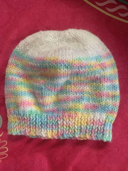 Babies white and vereigated Beanie sz12 mth Carousel 1