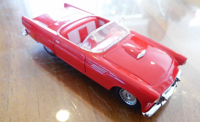 Joint Dinky / Matchbox: 1955 Ford Thunderbird. Made 1992. Mint Carousel 1