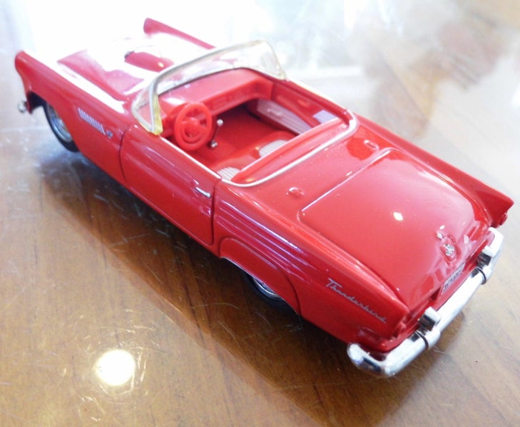 Joint Dinky / Matchbox: 1955 Ford Thunderbird. Made 1992. Mint Carousel 2