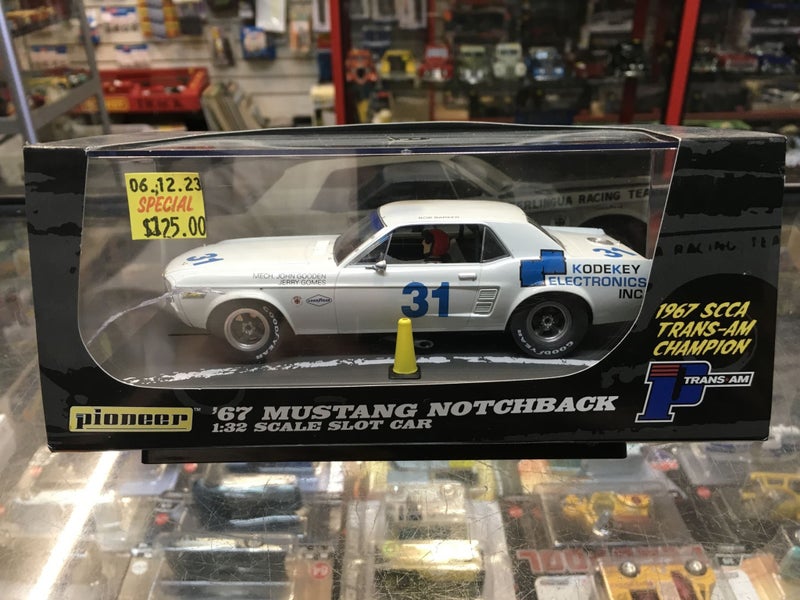 1/32 PIONEER - FORD MUSTANG NOTCHBACK 1967 Carousel 1