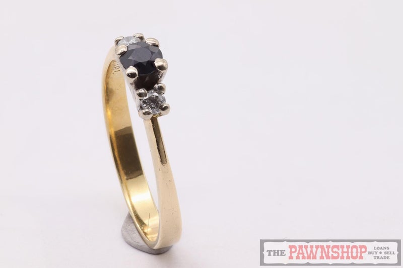 Three Stone Ring in 18ct Yellow Gold62863232258561111