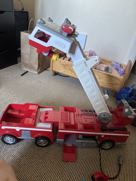 Paw Patrol Fire Truck with all the parts great used condition Carousel 2