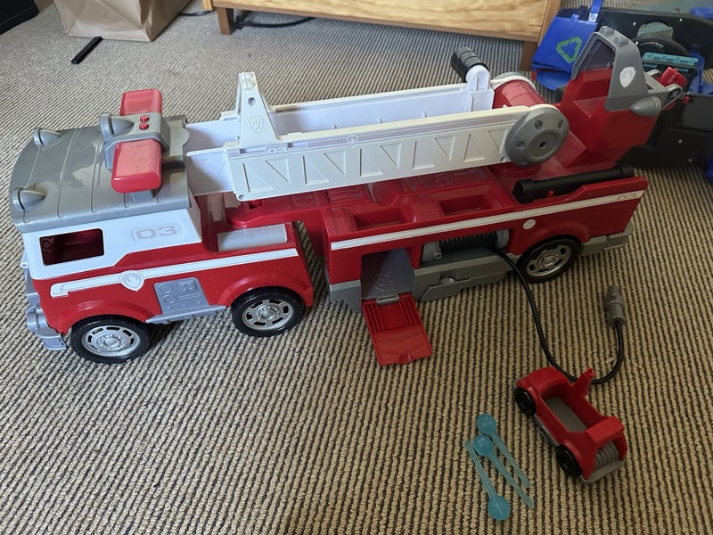 Paw Patrol Fire Truck with all the parts great used condition Carousel 4