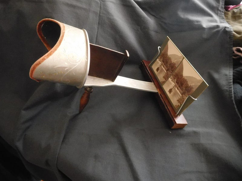 ANTIQUE STEREOSCOPE Carousel 1