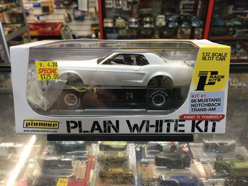 1/32 PIONEER - 1968 FORD MUSTANG NOTCHBACK TRANS-AM PLAIN WHITE KIT Carousel 1